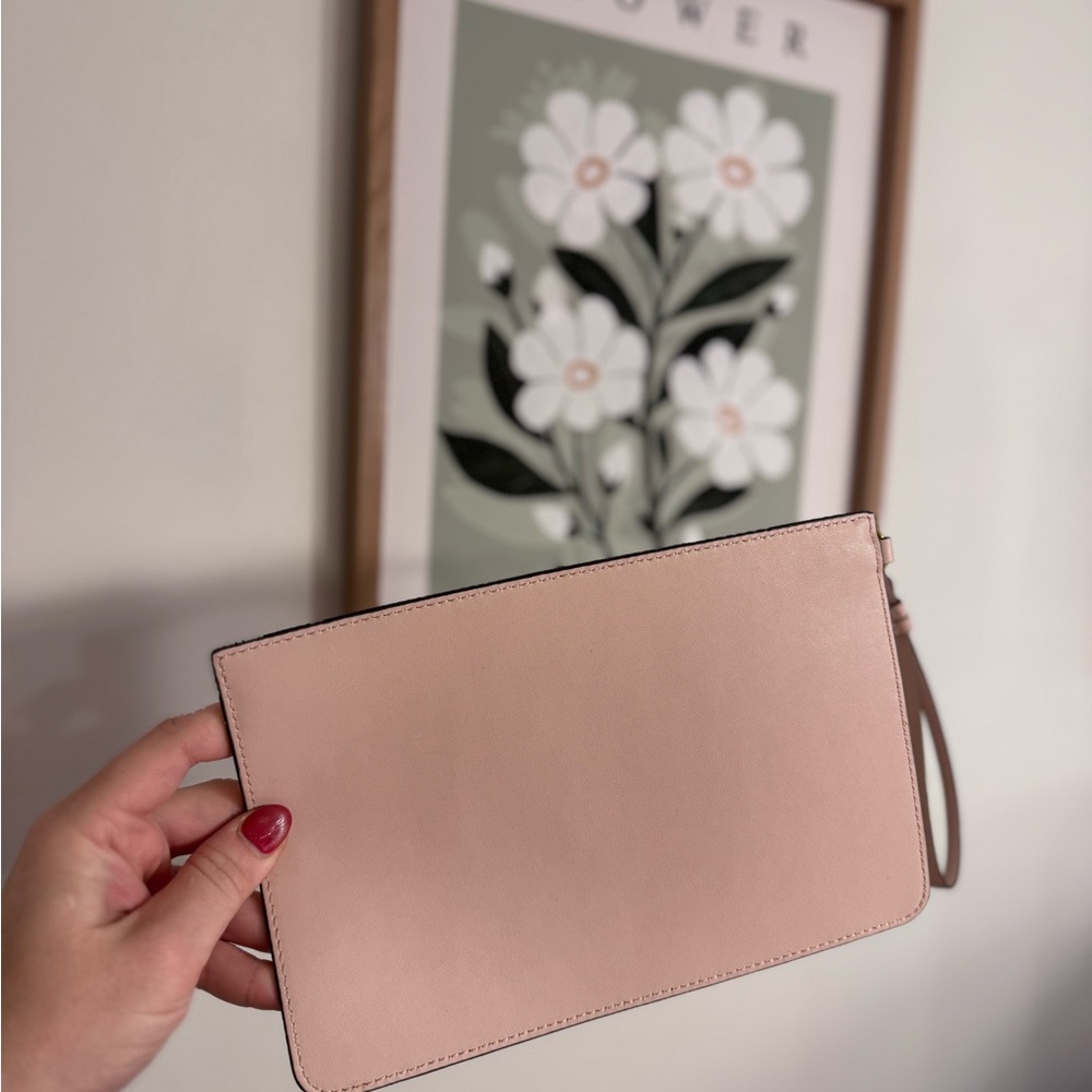 Tory Burch Blush Pink Wristlet Clutch - Gold Hardware- Chic & Compact- Designer - Picture 3 of 4